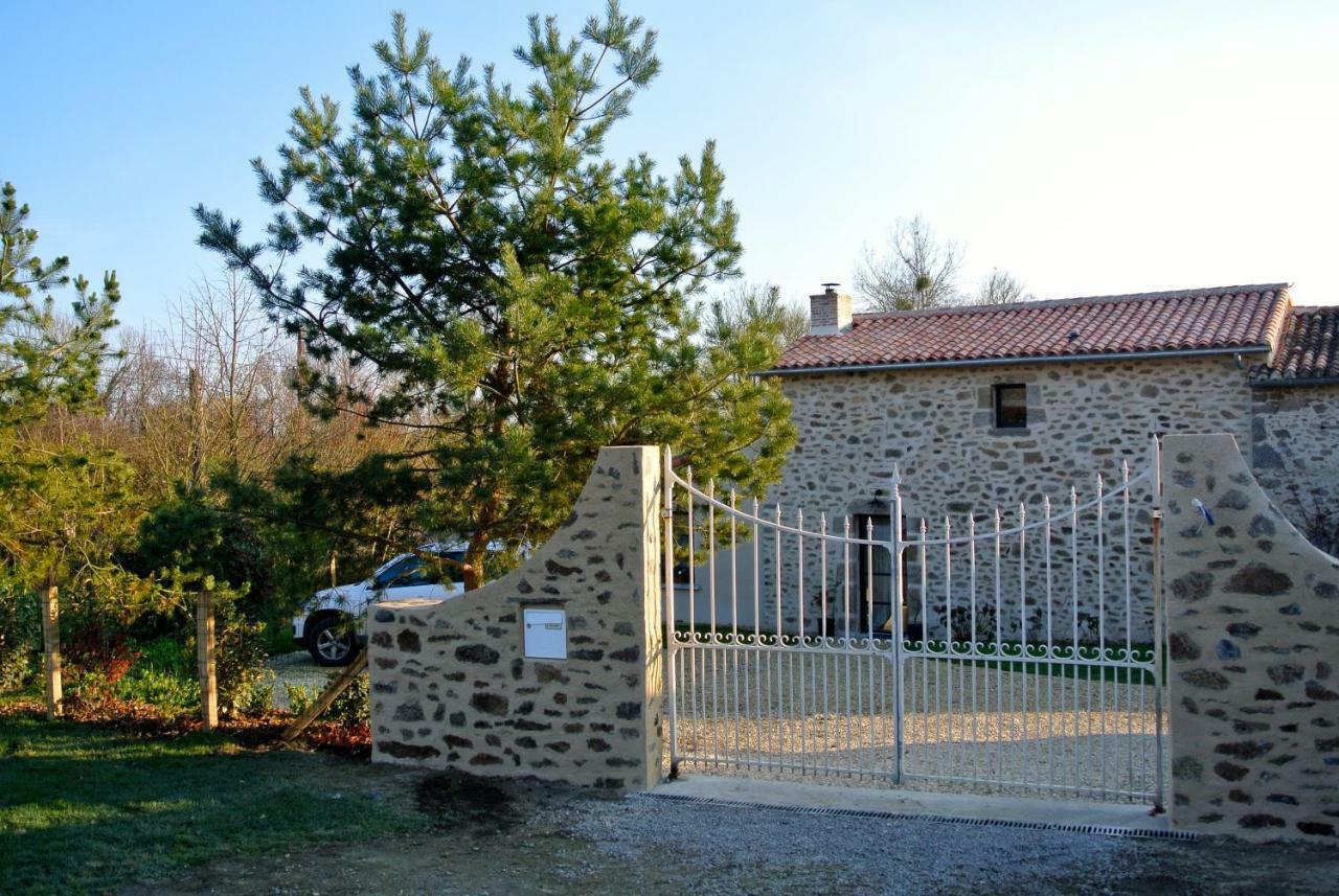 Bed and Breakfast Les Epis Du Vent Adilly Экстерьер фото