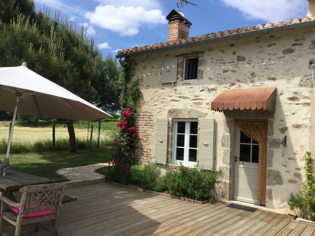 Bed and Breakfast Les Epis Du Vent Adilly Экстерьер фото
