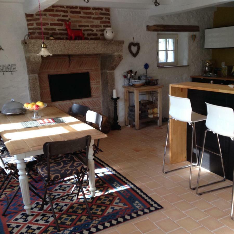 Bed and Breakfast Les Epis Du Vent Adilly Экстерьер фото